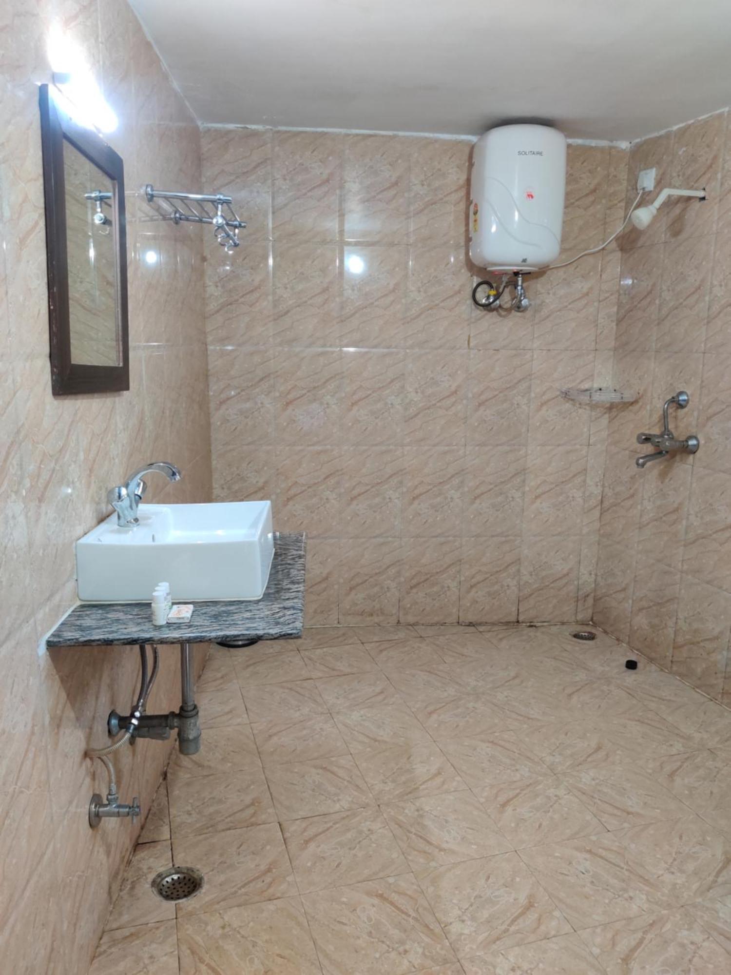 Hotel Kunwar Residency Rishīkesh Zimmer foto